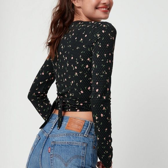 Aritzia SUNDAY BEST Top - Picture 3 of 13